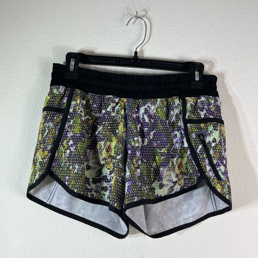 Lululemon Tracker Short III floral sport white multi/ black